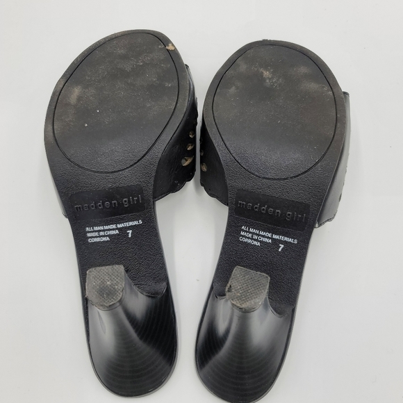 Madden Girl Black Corona Laser Cut Slides Size 7 Heels - Picture 9 of 11